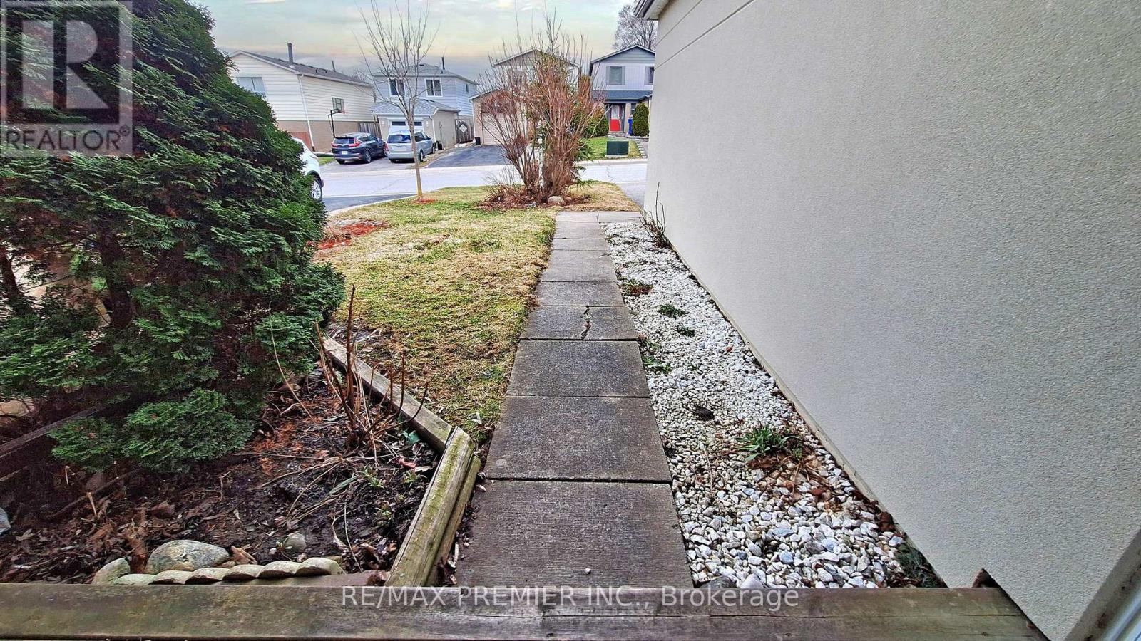 742 Beman Drive, Newmarket, Ontario  L3Y 4Z2 - Photo 4 - N13002972