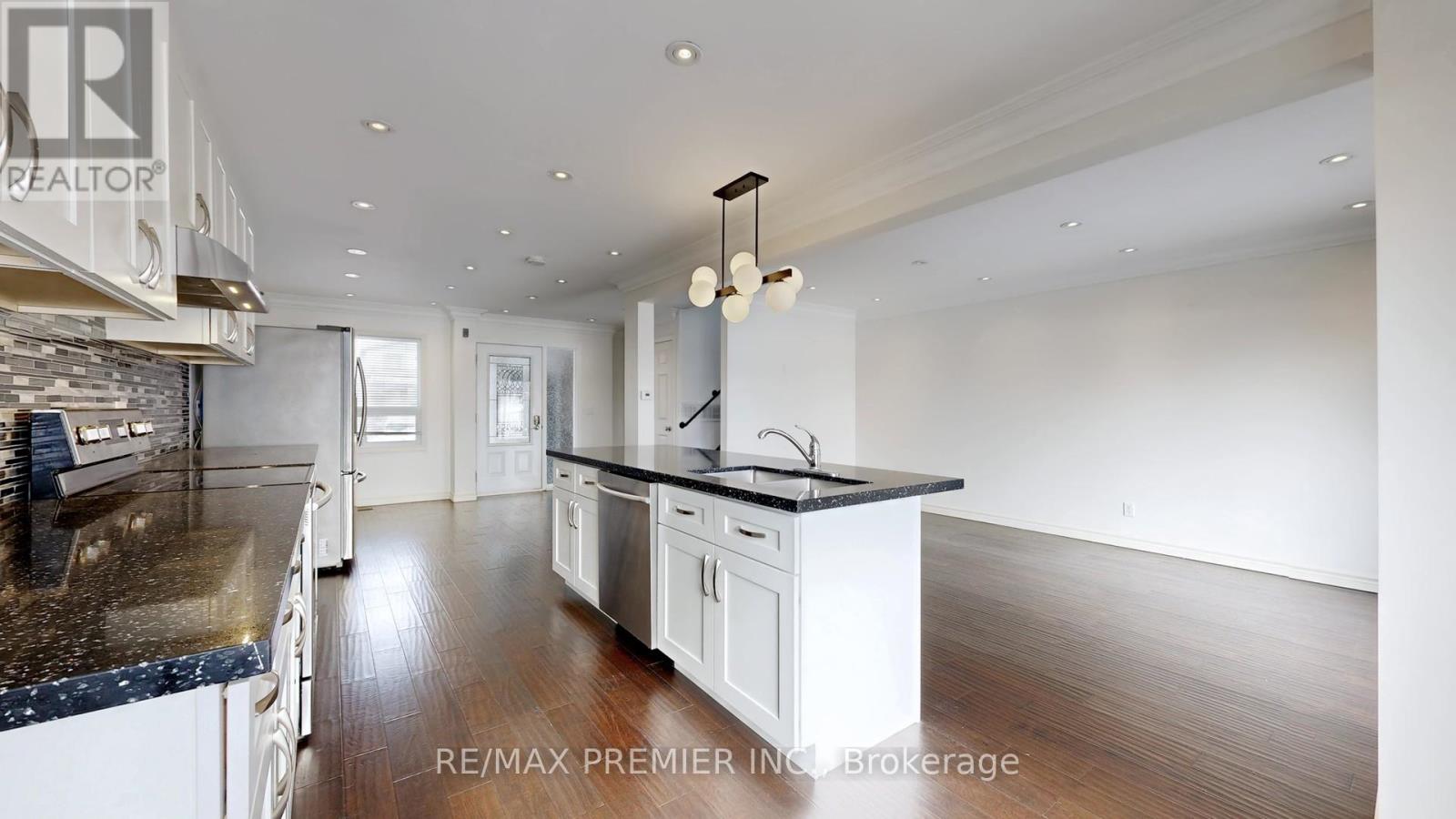 742 Beman Drive, Newmarket, Ontario  L3Y 4Z2 - Photo 7 - N13002972