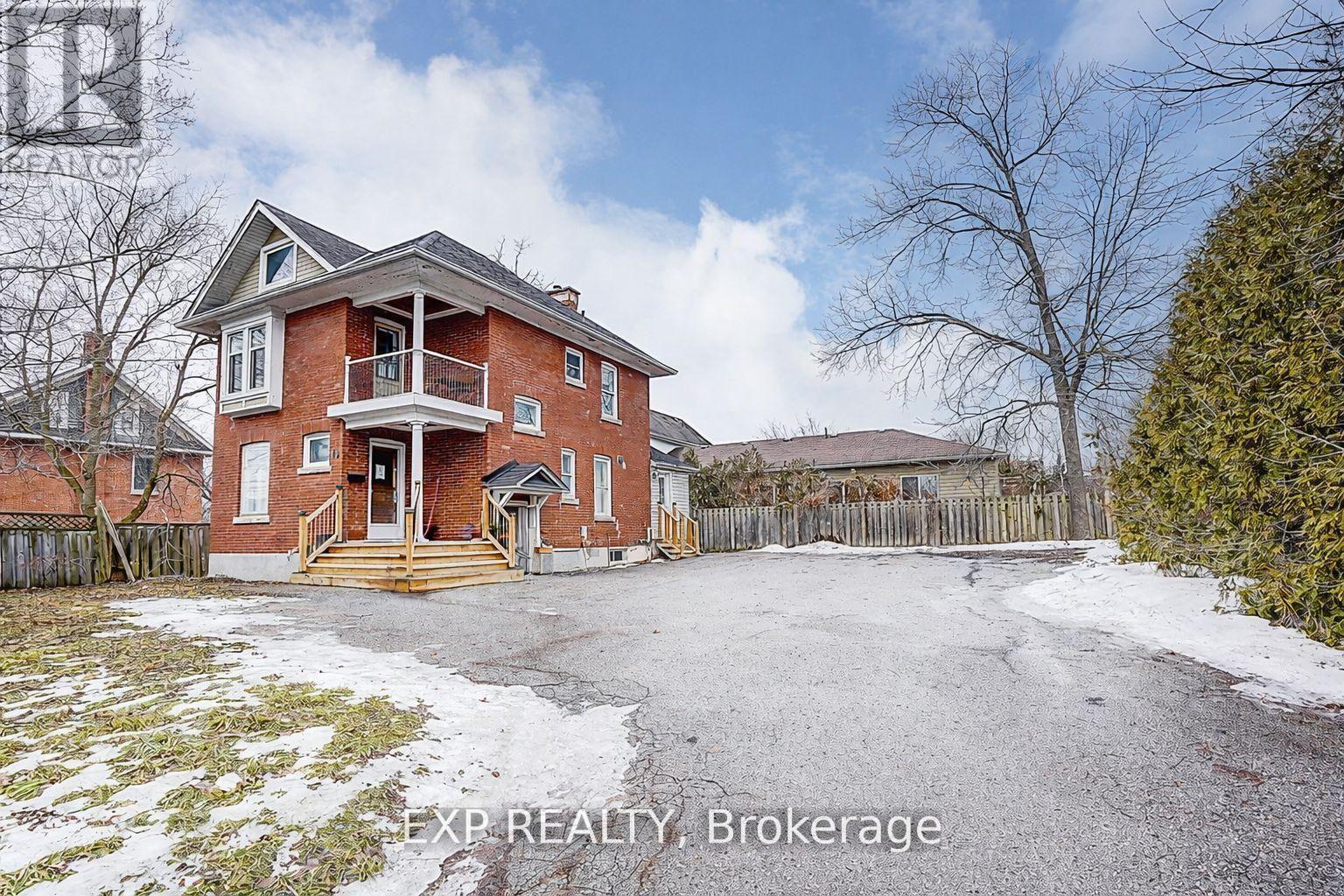 12 VINCENT STREET, Newmarket, Ontario