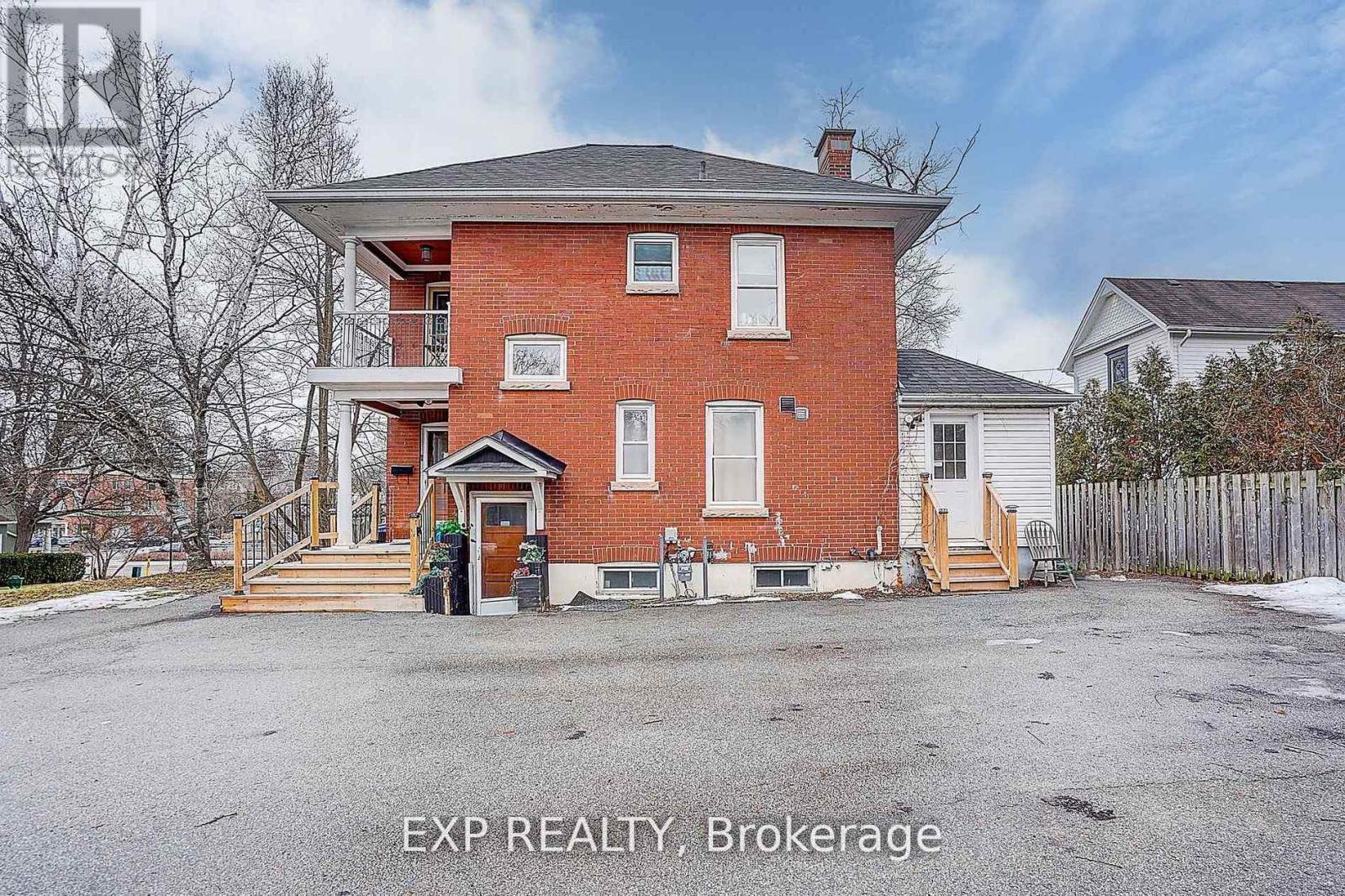 12 Vincent Street, Newmarket, Ontario  L3Y 4G2 - Photo 2 - N13003052