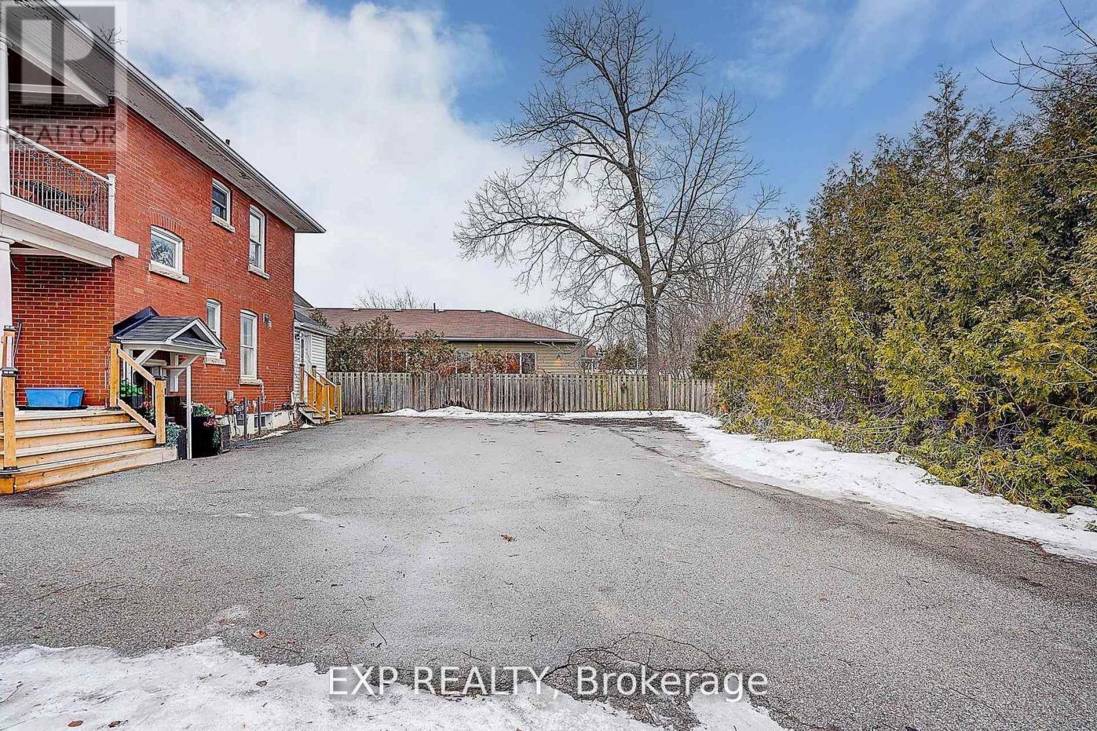 12 Vincent Street, Newmarket, Ontario  L3Y 4G2 - Photo 3 - N13003052