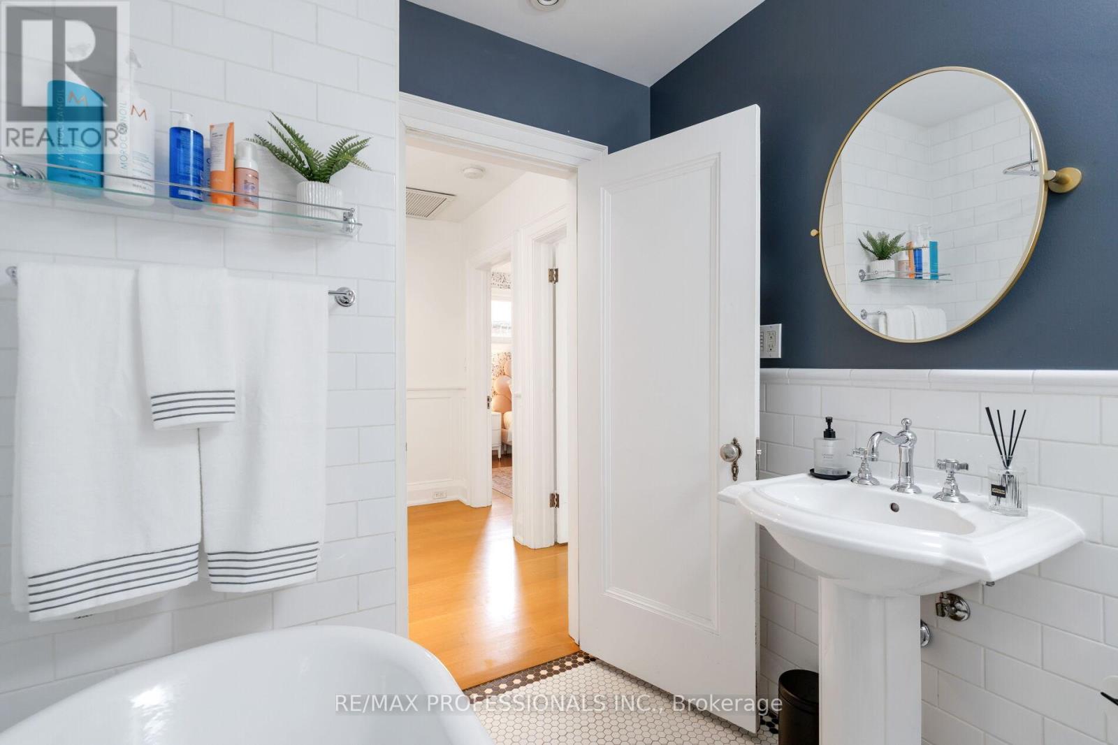 99 Riverview Gardens, Toronto, Ontario M6S 4E7 - Photo 28 - W13001584