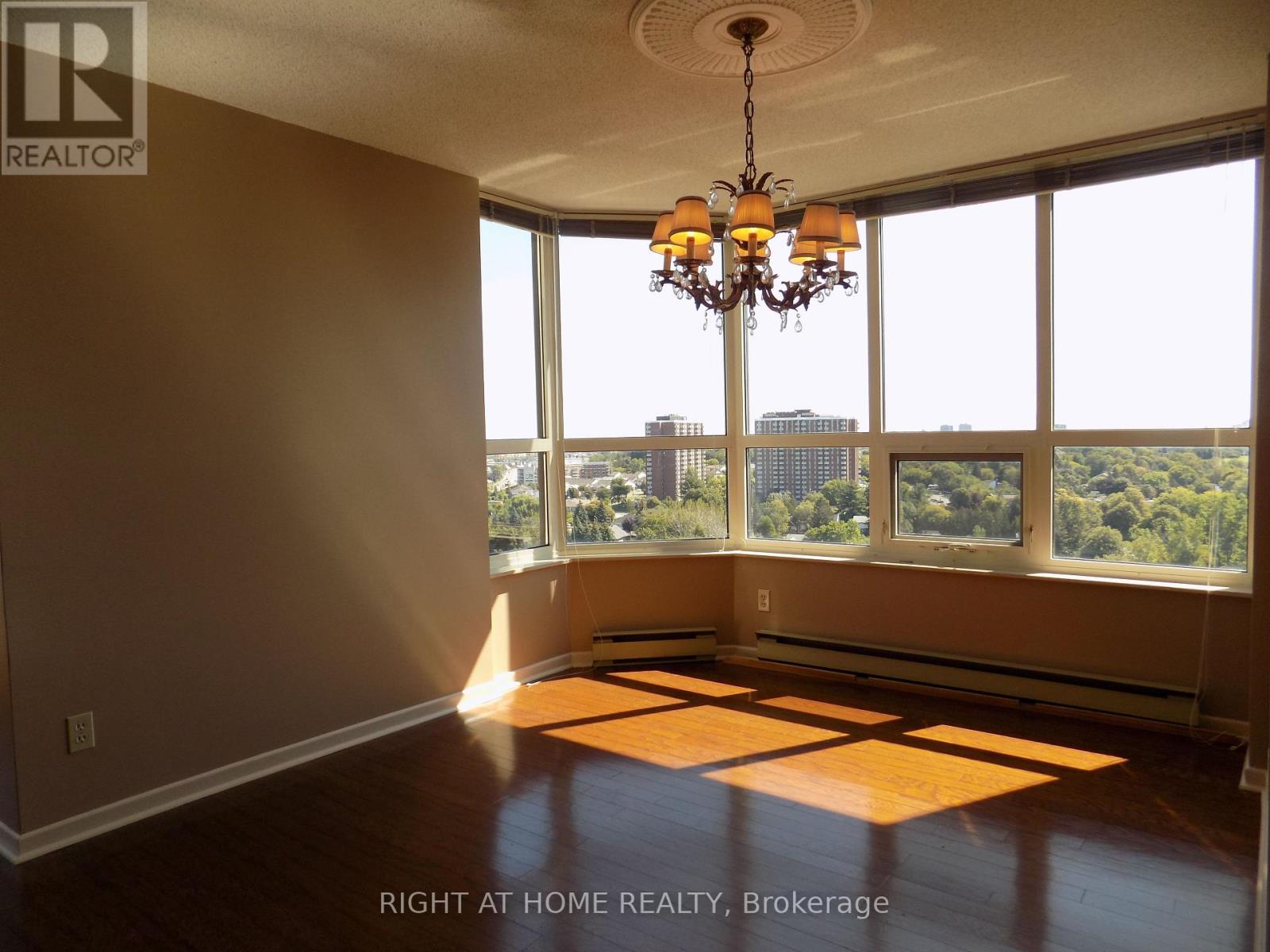 1904 - 1510 Riverside Drive, Ottawa, Ontario  K1G 4X5 - Photo 9 - X13002376