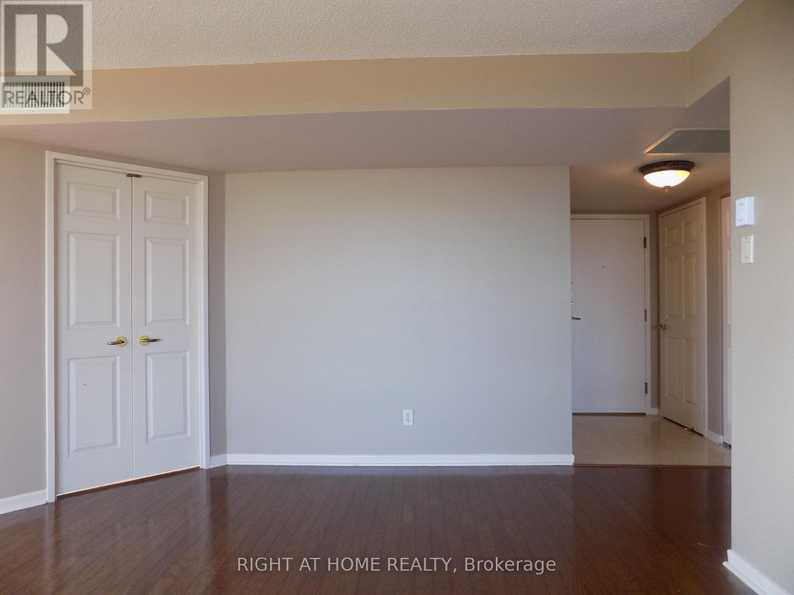 1904 - 1510 Riverside Drive, Ottawa, Ontario  K1G 4X5 - Photo 8 - X13002376