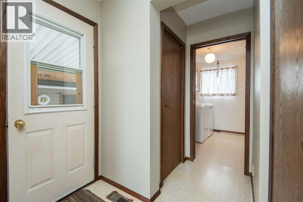 5236 55 Avenue, Eckville, Alberta  T0M 0X0 - Photo 3 - A2299901