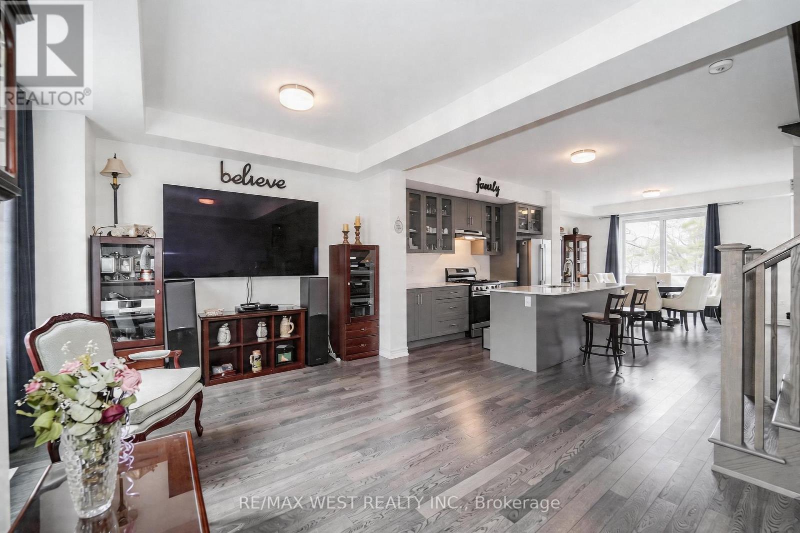 7 Folcroft Street W, Brampton, Ontario  L6Y 0B6 - Photo 3 - W13002984