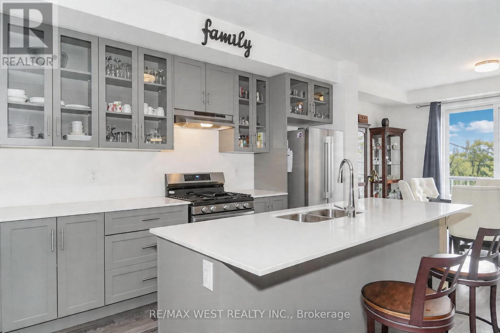 7 Folcroft Street W, Brampton, Ontario  L6Y 0B6 - Photo 4 - W13002984