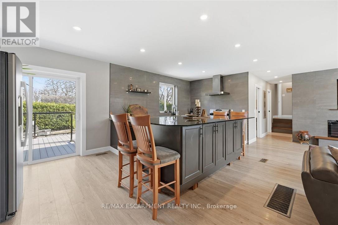 2330 Alma Dale Avenue, Burlington, Ontario  L7P 1S3 - Photo 4 - W13003056