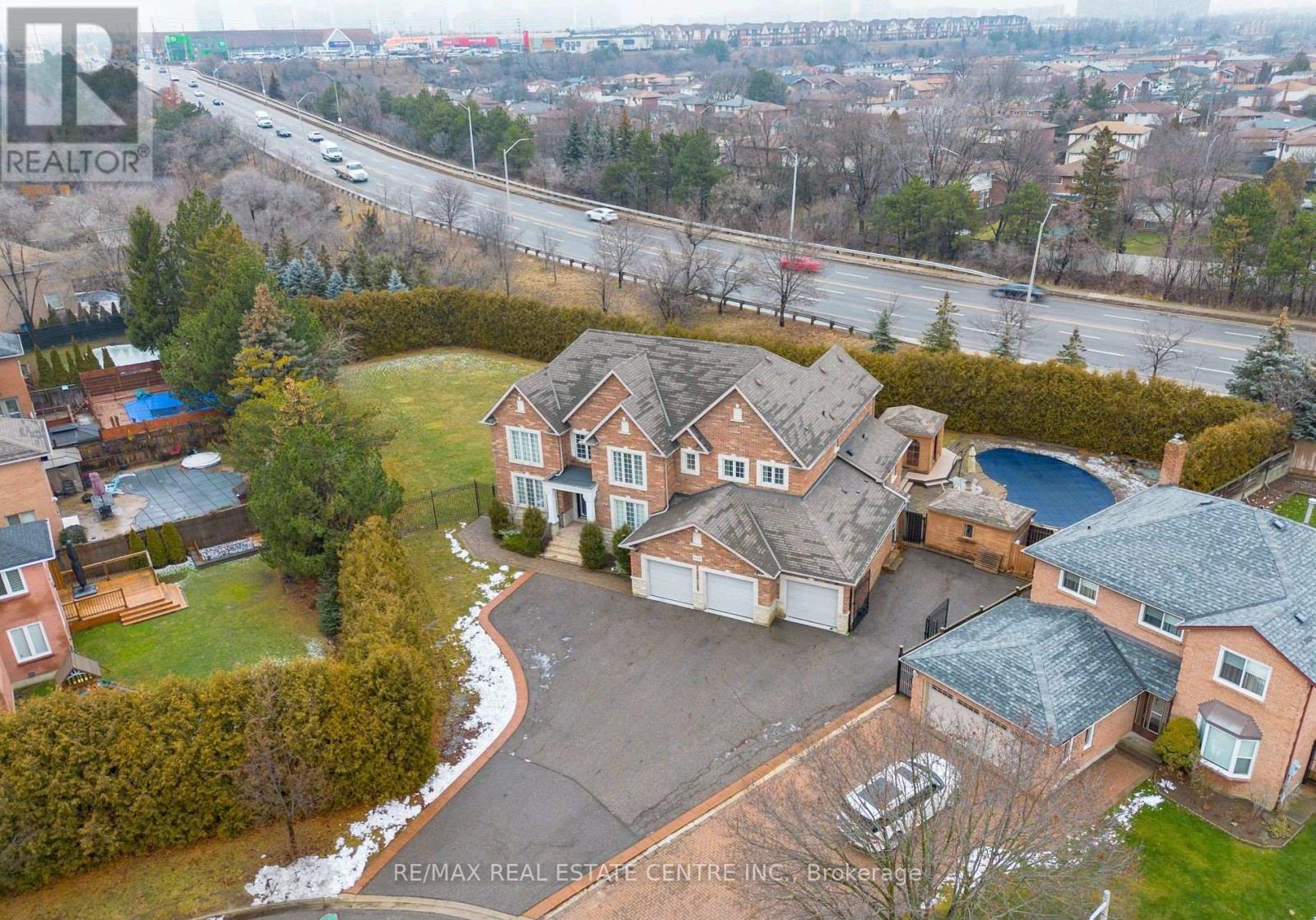 2489 Olinda Court, Mississauga, Ontario  L5C 4P5 - Photo 1 - W13003070