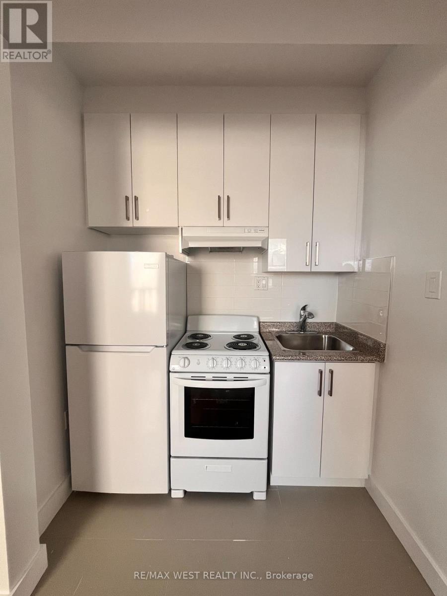 3 - 96 Springhurst Avenue, Toronto, Ontario  M6K 1C1 - Photo 5 - W13003214