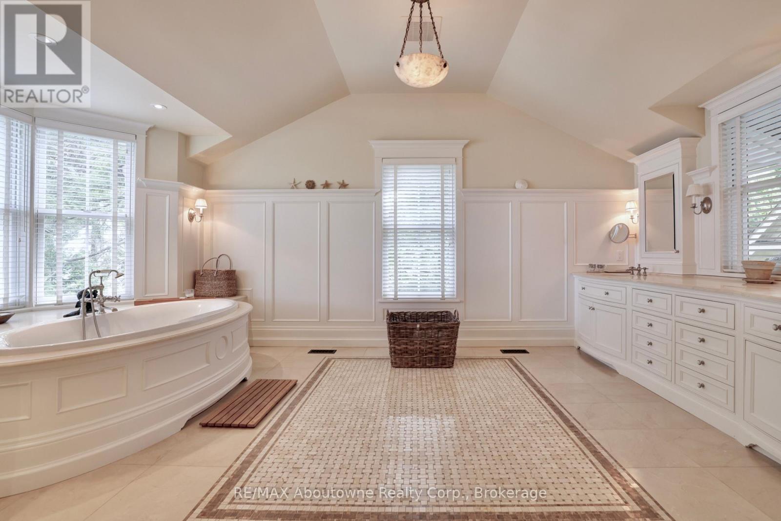 350 King Street, Oakville, Ontario  L6J 1C2 - Photo 28 - W12698652