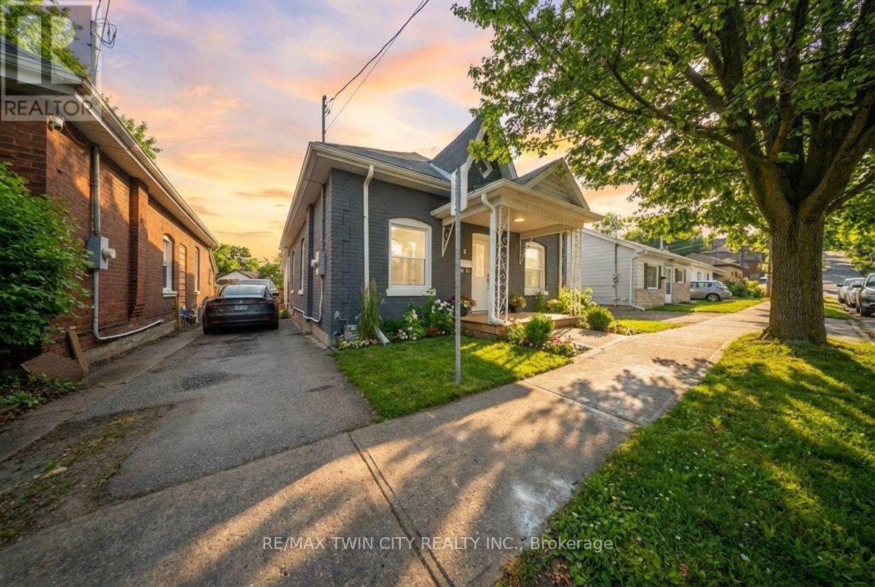 8 Main Street, Brantford, Ontario  N3R 3X2 - Photo 4 - X13003044