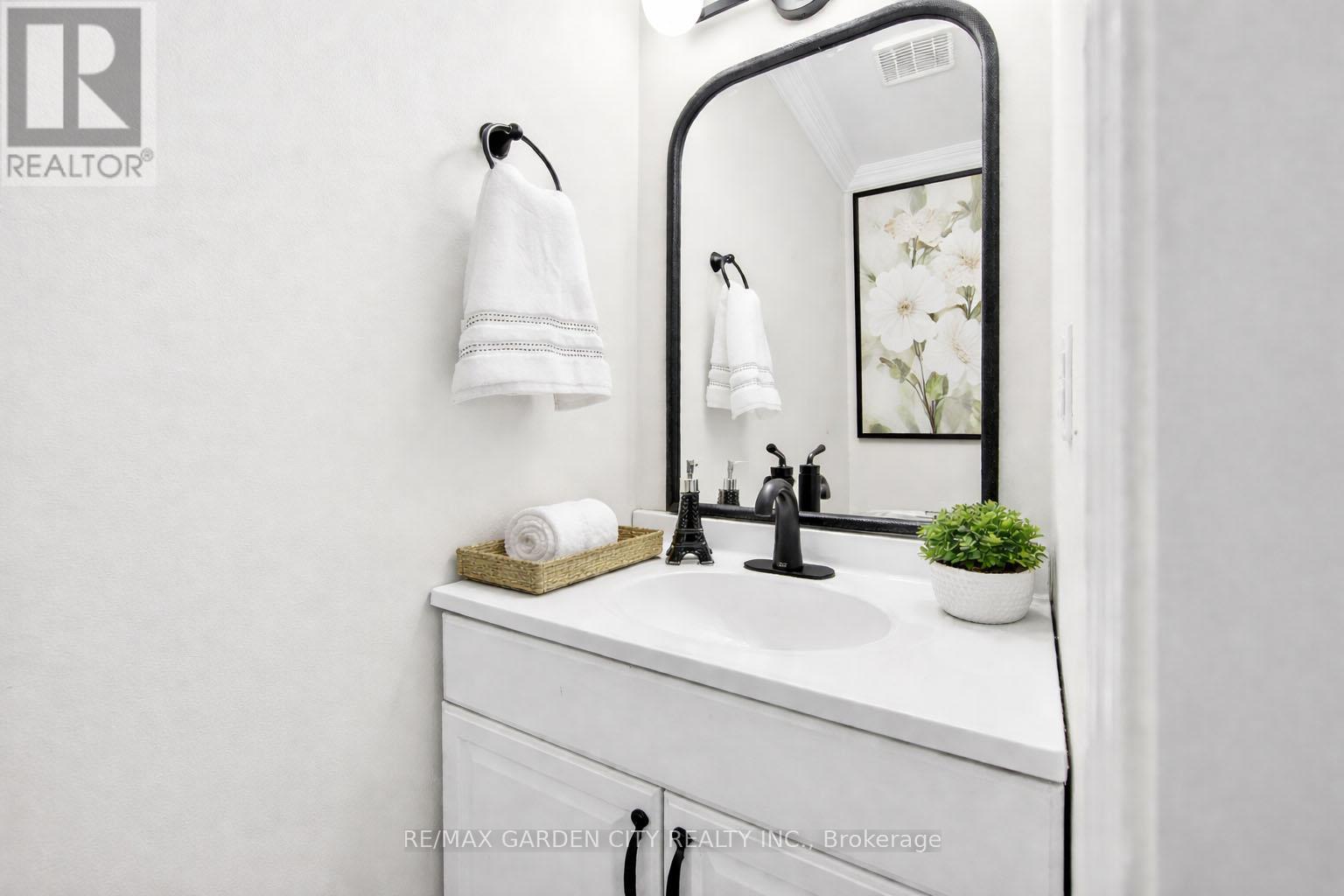 25 Walker Court, Grimsby, Ontario  L3M 5J5 - Photo 10 - X13003088