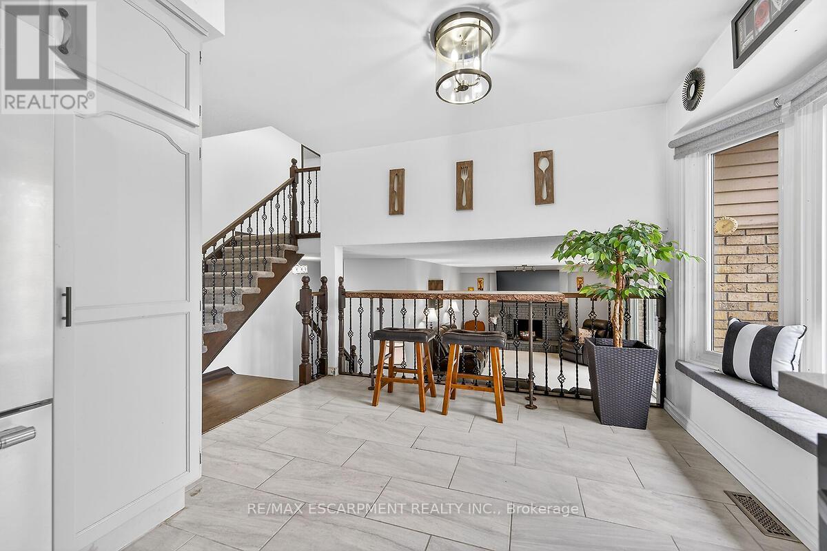 56 Hummingbird Lane, Hamilton, Ontario  L9A 4A9 - Photo 10 - X13003102