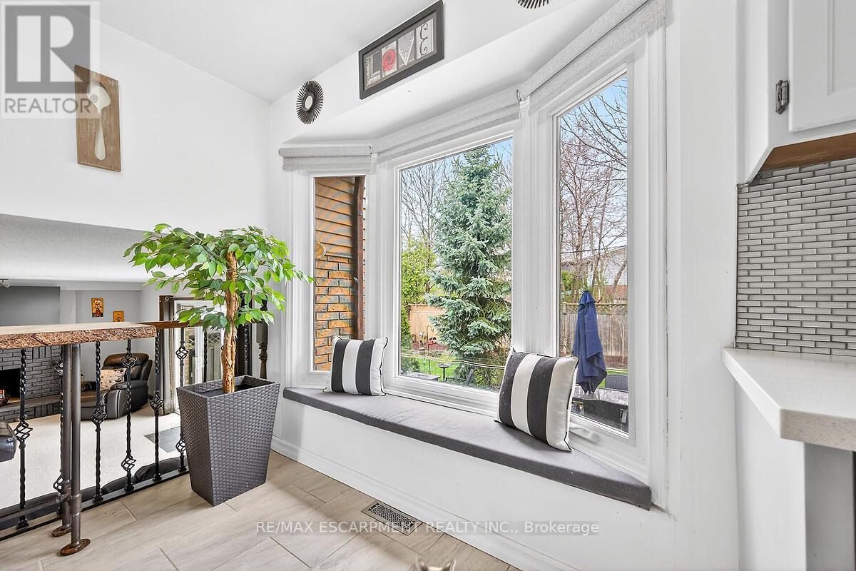 56 Hummingbird Lane, Hamilton, Ontario  L9A 4A9 - Photo 11 - X13003102