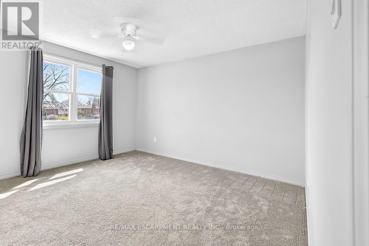 56 Hummingbird Lane, Hamilton, Ontario  L9A 4A9 - Photo 25 - X13003102