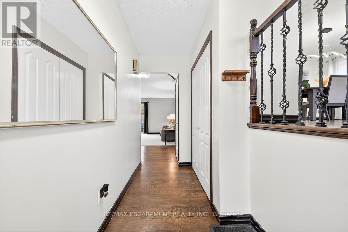 56 Hummingbird Lane, Hamilton, Ontario  L9A 4A9 - Photo 3 - X13003102