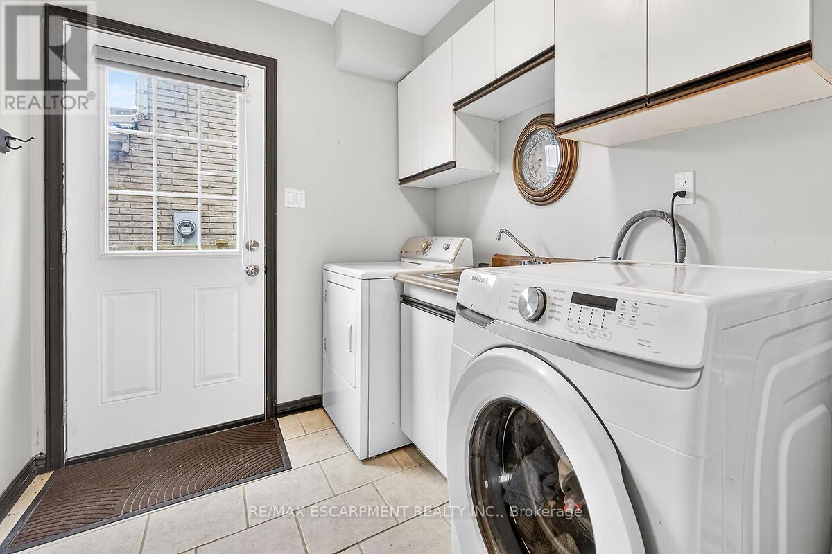 56 Hummingbird Lane, Hamilton, Ontario  L9A 4A9 - Photo 33 - X13003102