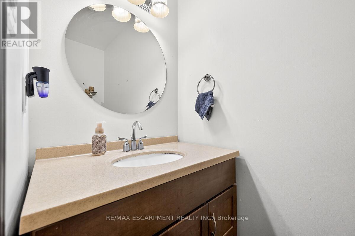 56 Hummingbird Lane, Hamilton, Ontario  L9A 4A9 - Photo 34 - X13003102