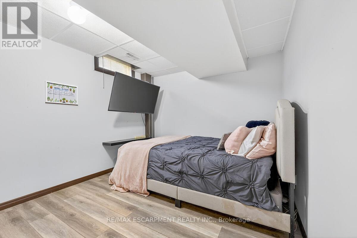 56 Hummingbird Lane, Hamilton, Ontario  L9A 4A9 - Photo 39 - X13003102