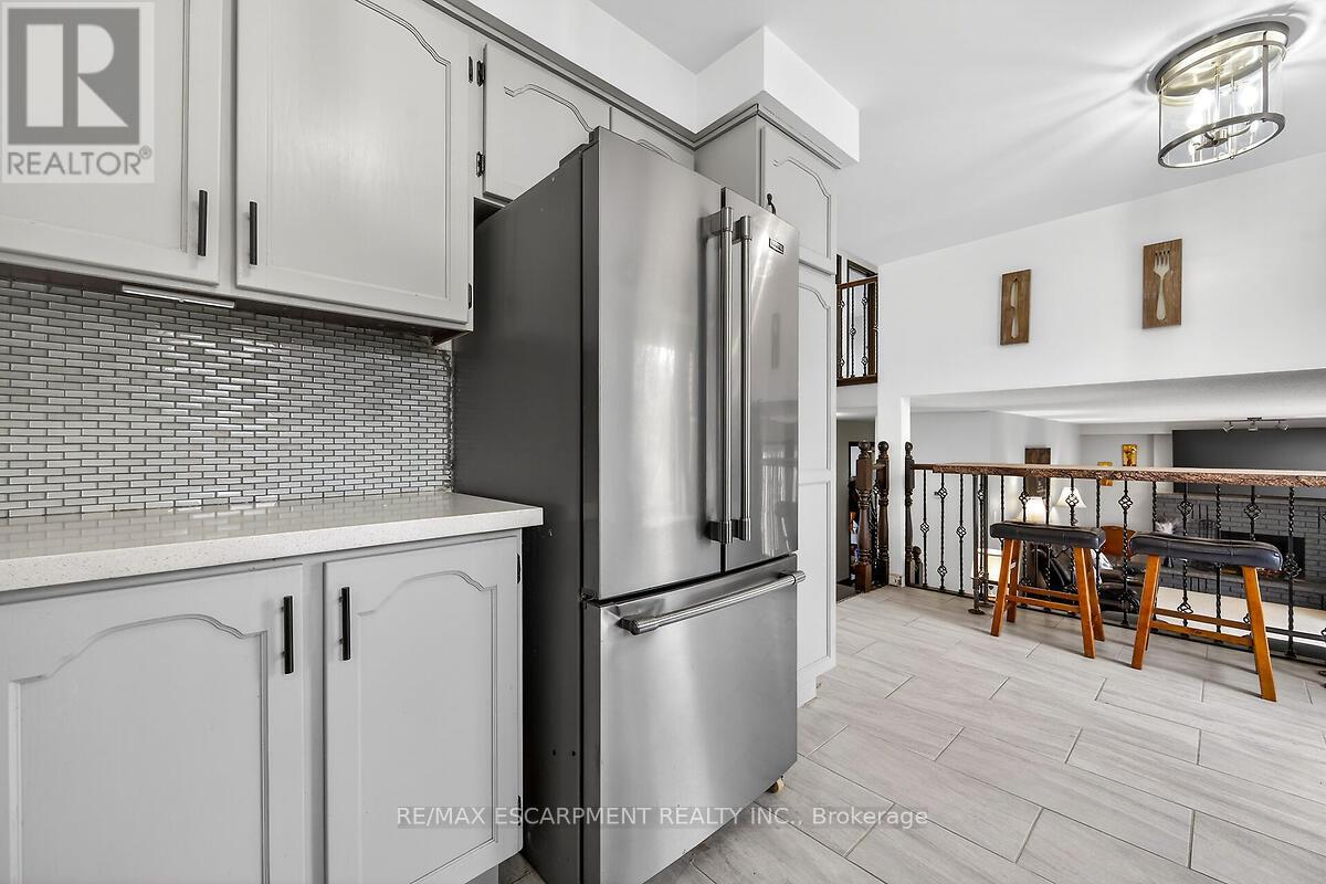 56 Hummingbird Lane, Hamilton, Ontario  L9A 4A9 - Photo 9 - X13003102