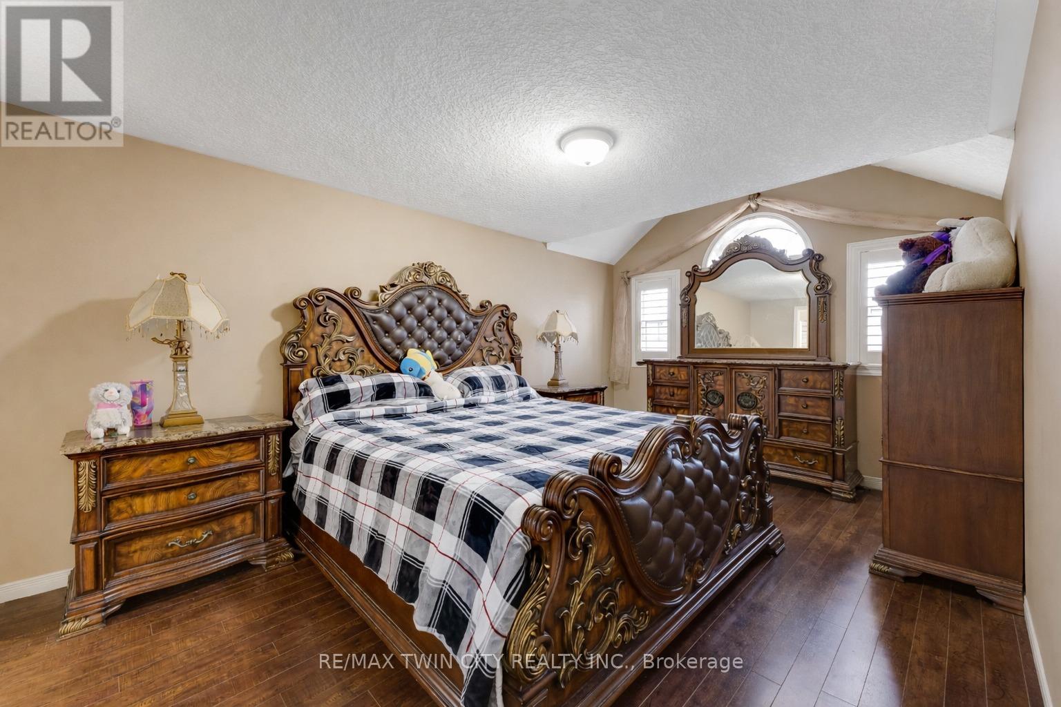 924 Copper Leaf Crescent, Kitchener, Ontario  N2E 3W1 - Photo 15 - X13003166