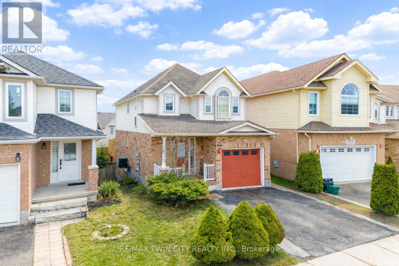 924 Copper Leaf Crescent, Kitchener, Ontario  N2E 3W1 - Photo 2 - X13003166