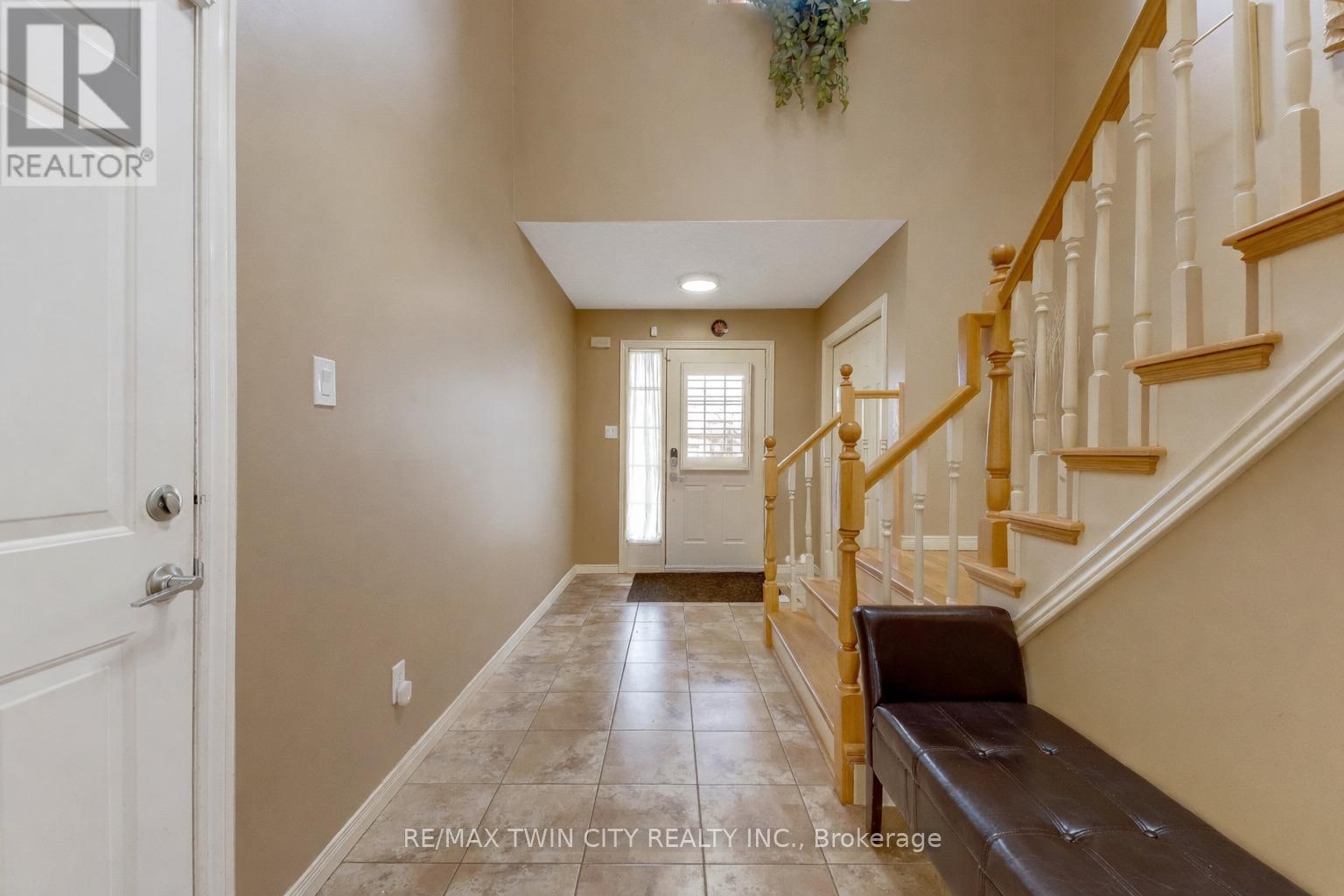 924 Copper Leaf Crescent, Kitchener, Ontario  N2E 3W1 - Photo 3 - X13003166