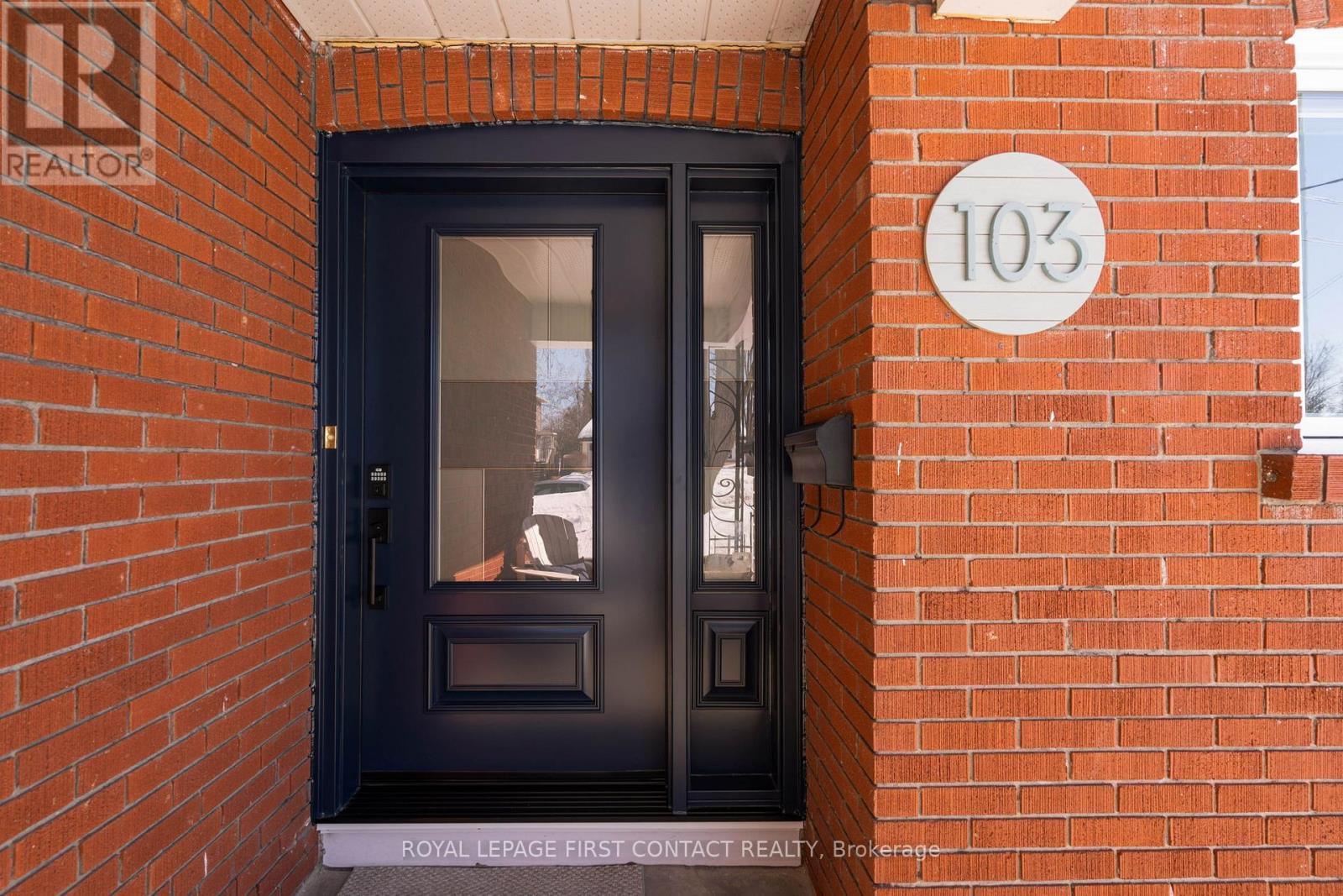 103 Rodney Street, Barrie, Ontario  L4M 4C2 - Photo 3 - S12852610