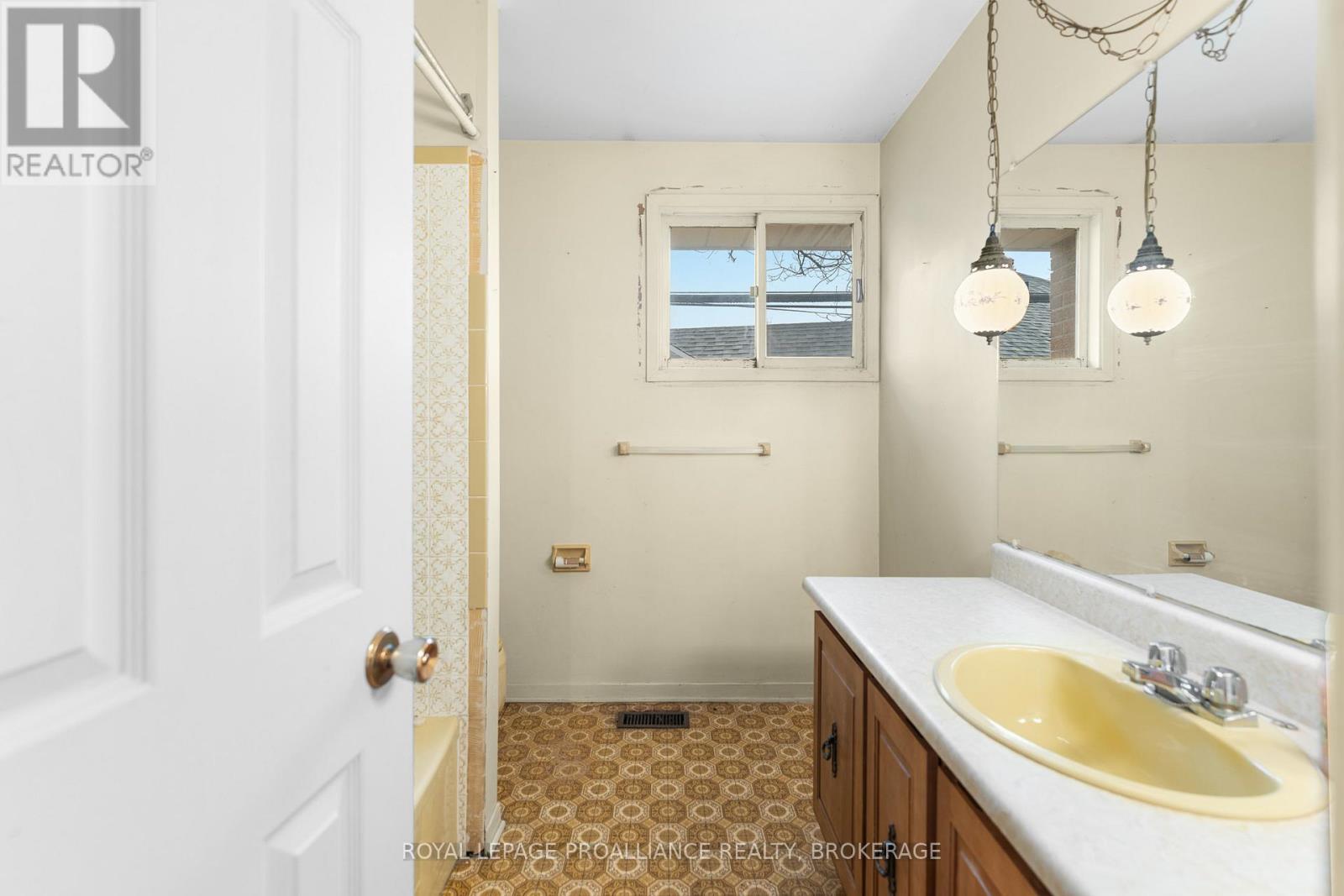 530 Roosevelt Drive, Kingston, Ontario  K7M 4B1 - Photo 30 - X13003336