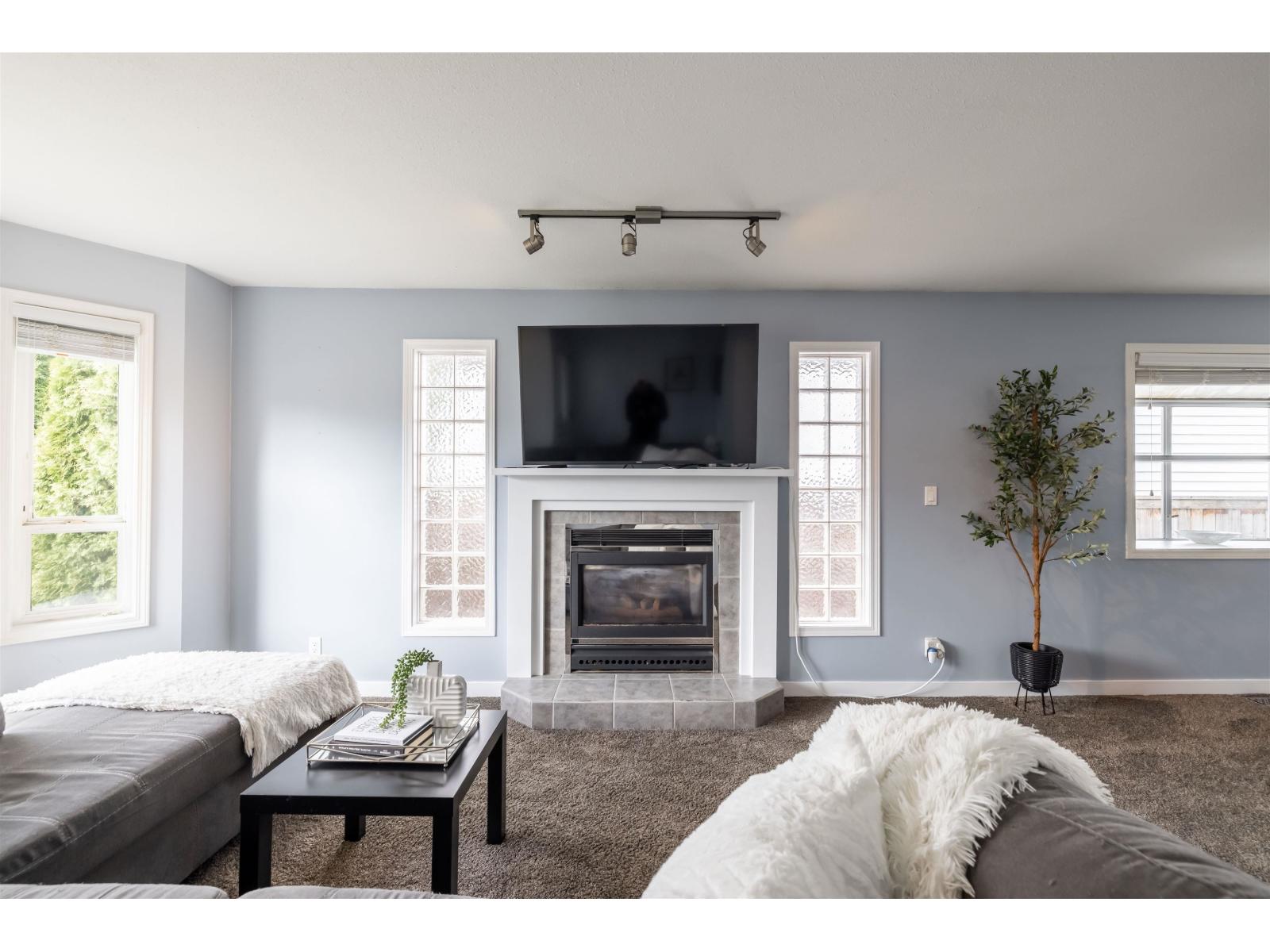 34775 2nd Avenue, Abbotsford, British Columbia  V2S 8C1 - Photo 2 - R3102436