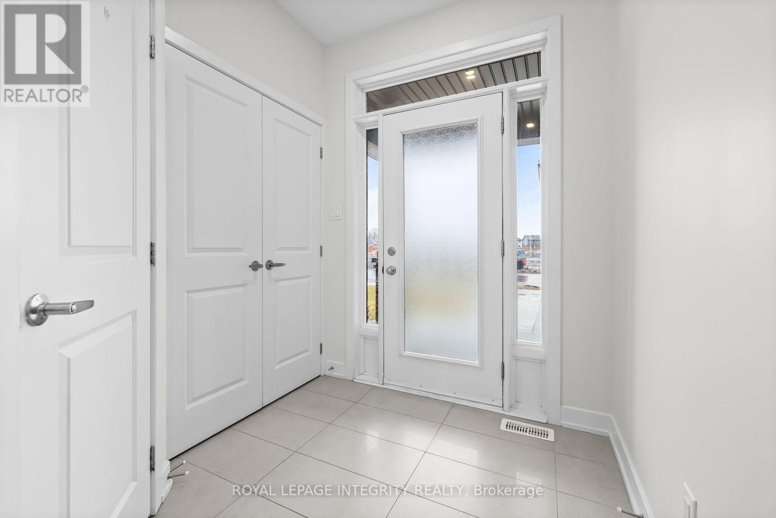 744 Cope Drive, Ottawa, Ontario  K2S 2P8 - Photo 3 - X13003294