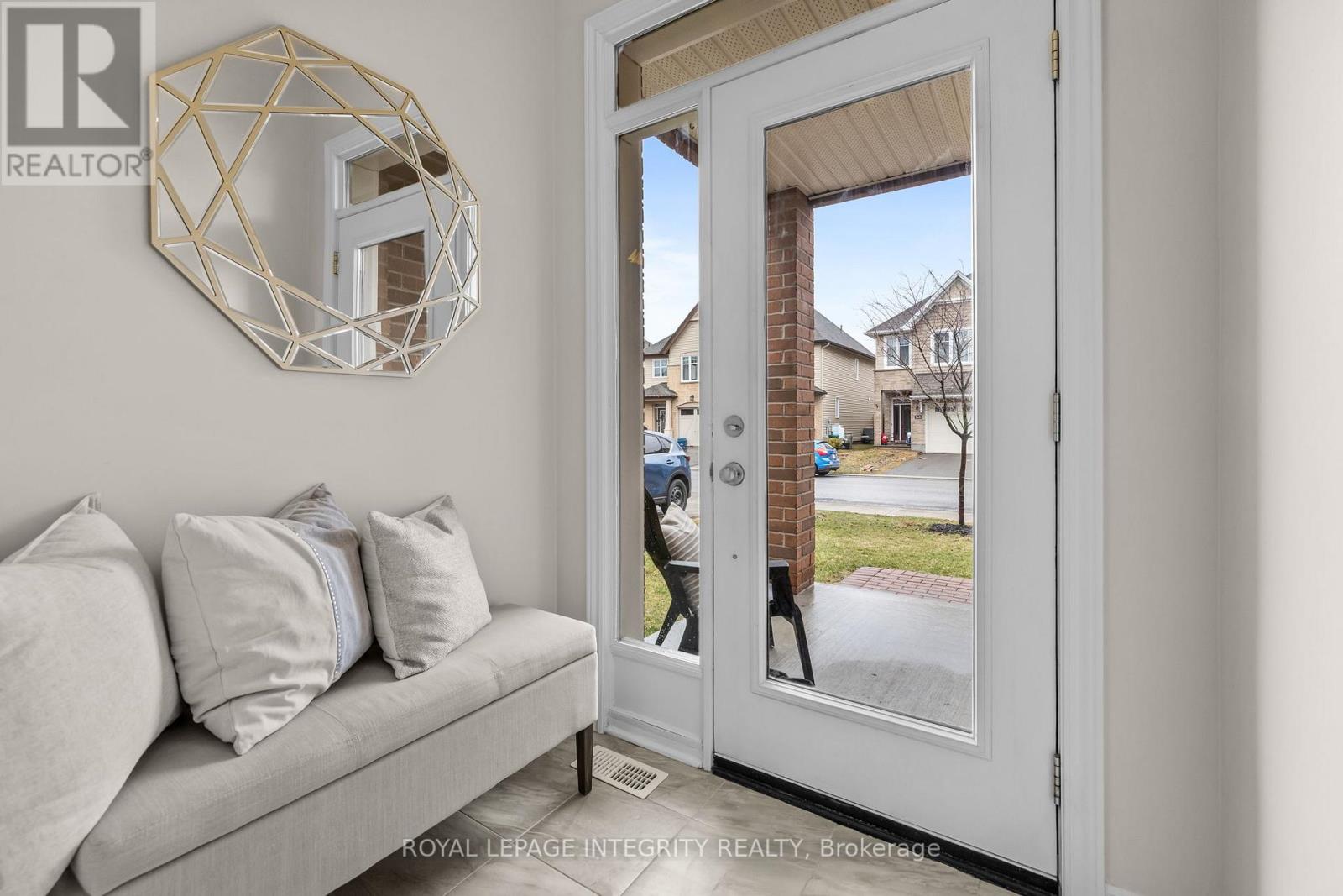 362 Warmstone Drive, Ottawa, Ontario  K2S 0W3 - Photo 2 - X13003316