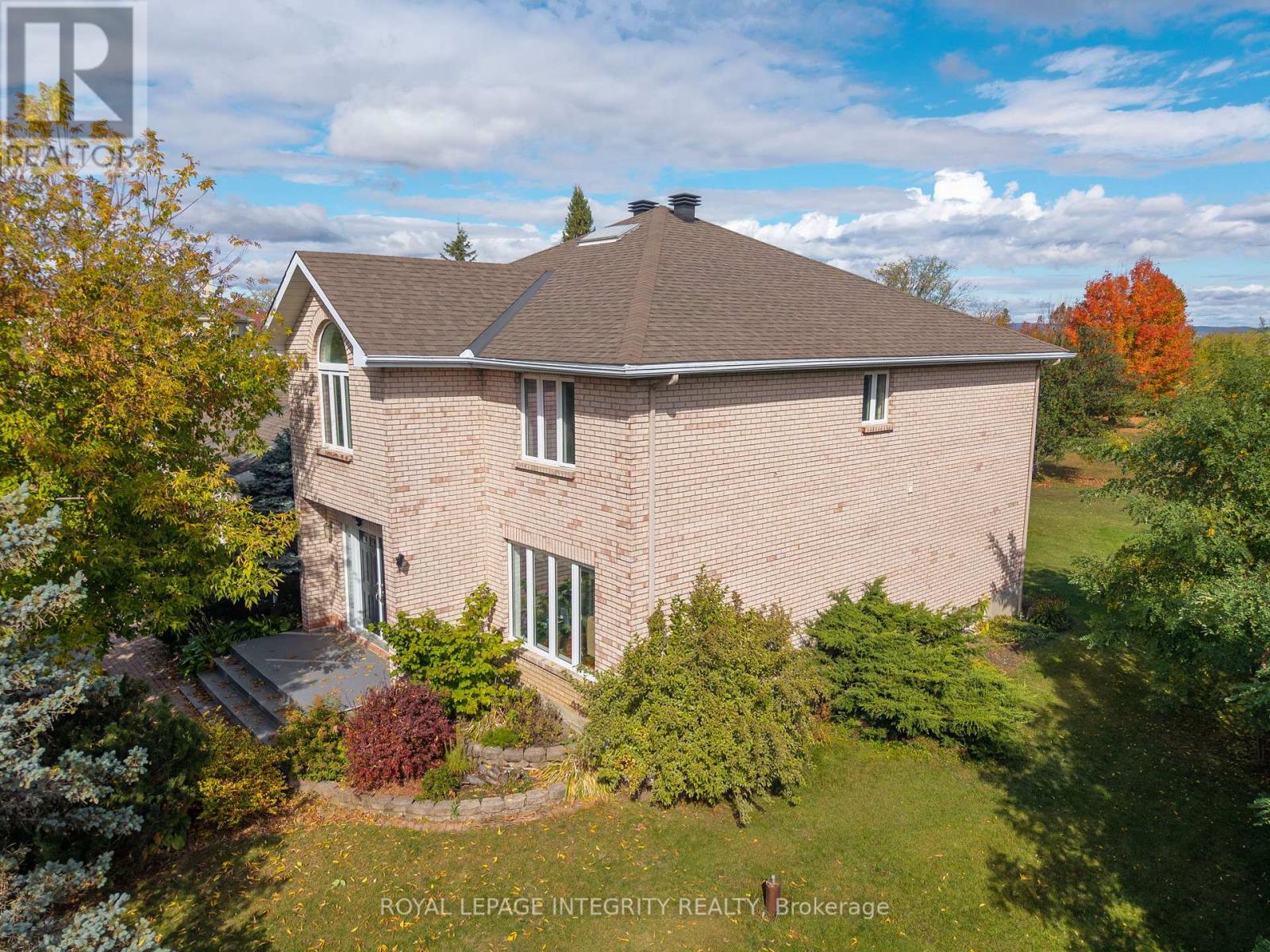 6 Marchbrook Circle, Ottawa, Ontario  K2W 1A1 - Photo 5 - X13003380