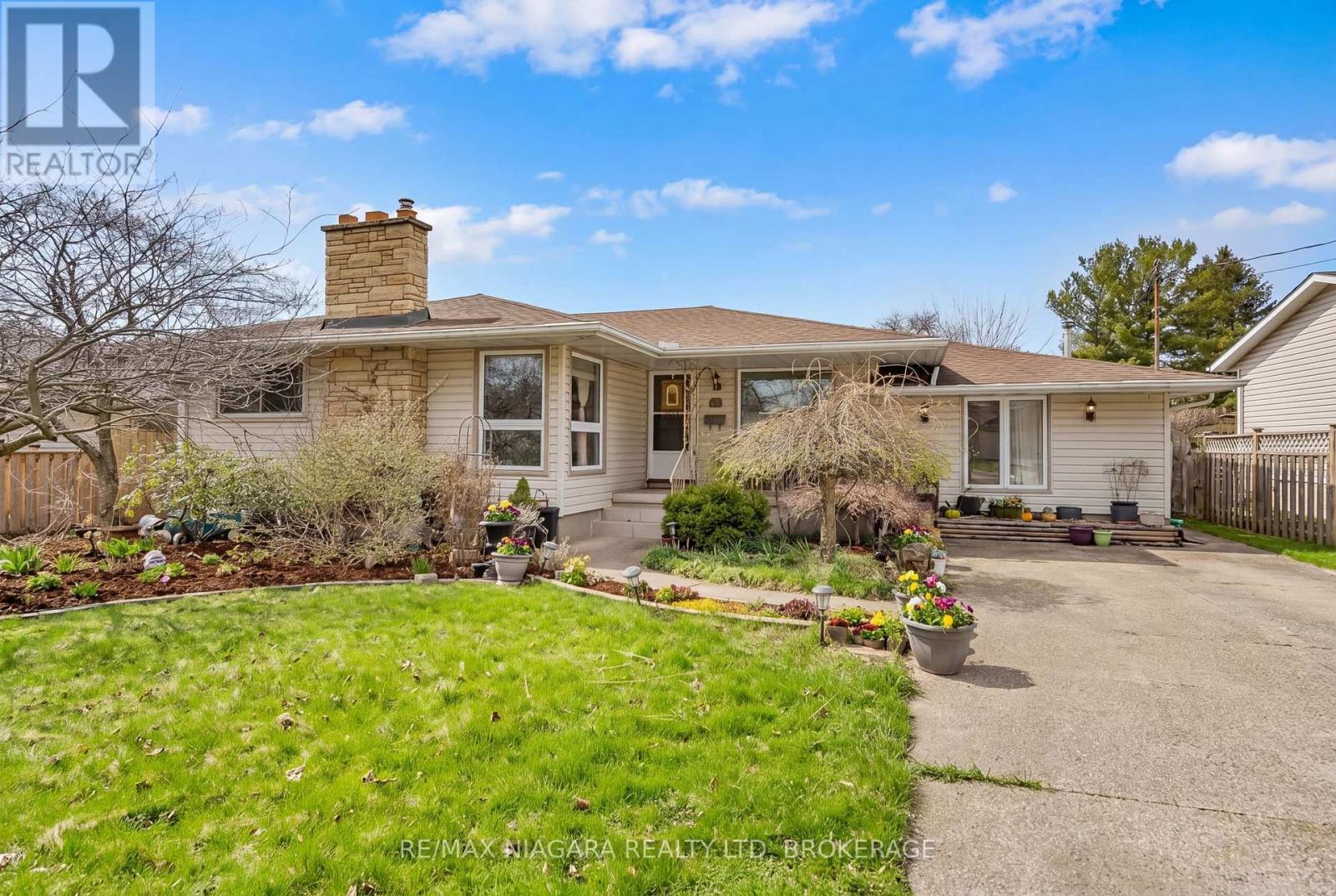 125 Windward Street, St. Catharines, Ontario  L2M 4C7 - Photo 1 - X13003284