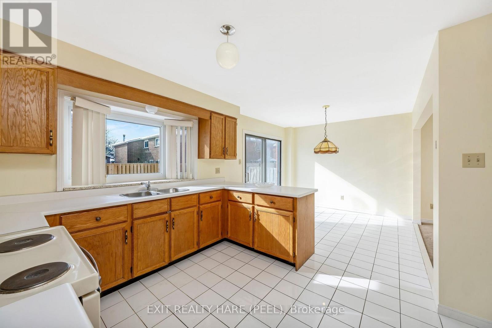 47 Stillwater Crescent, Brampton, Ontario  L6X 3L2 - Photo 11 - W13003184