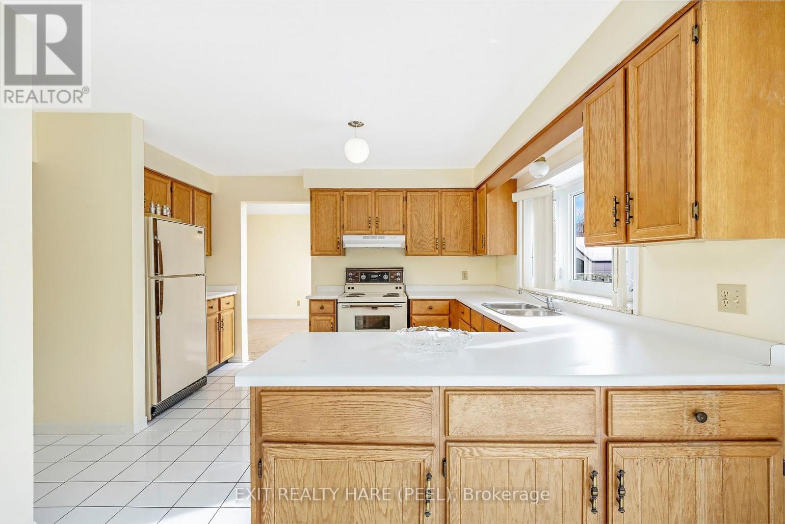 47 Stillwater Crescent, Brampton, Ontario  L6X 3L2 - Photo 10 - W13003184