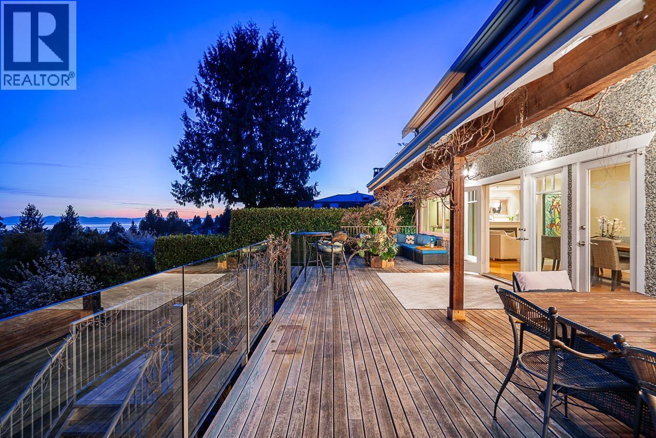 2374 Nelson Avenue, West Vancouver, British Columbia V7V 2R2 - Photo 32 - R3111861