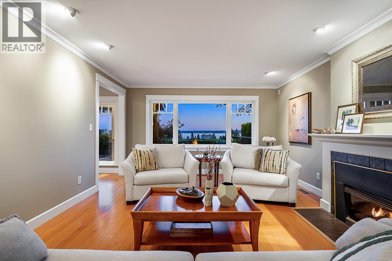 2374 Nelson Avenue, West Vancouver, British Columbia V7V 2R2 - Photo 4 - R3111861