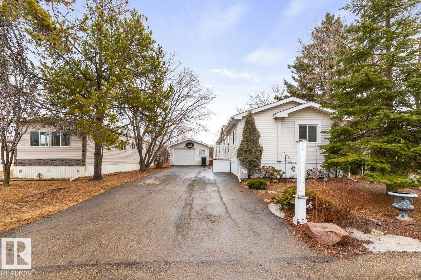 42 Rim Road SE, edmonton, Alberta