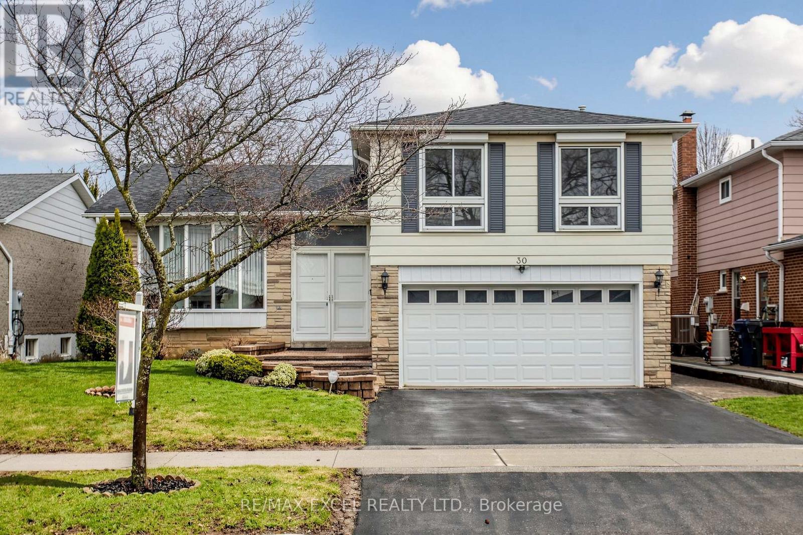 30 WAKEFIELD CRESCENT, Toronto, Ontario