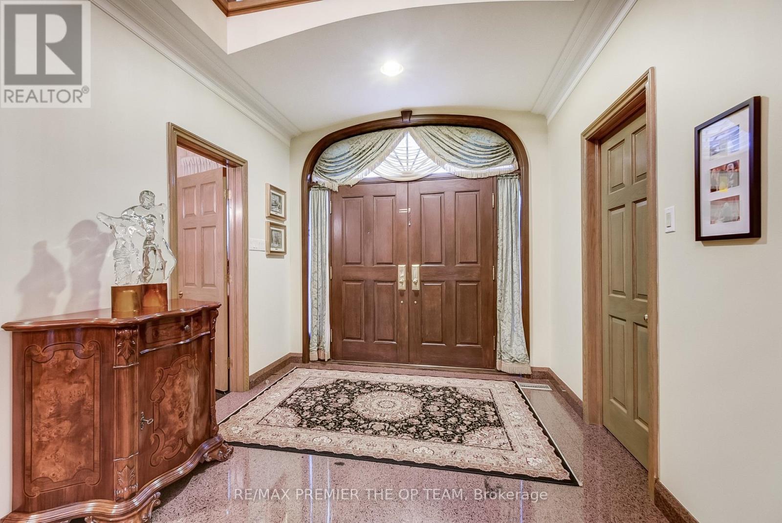 118 Cowan Drive, Vaughan, Ontario  L4L 3E9 - Photo 3 - N12990568