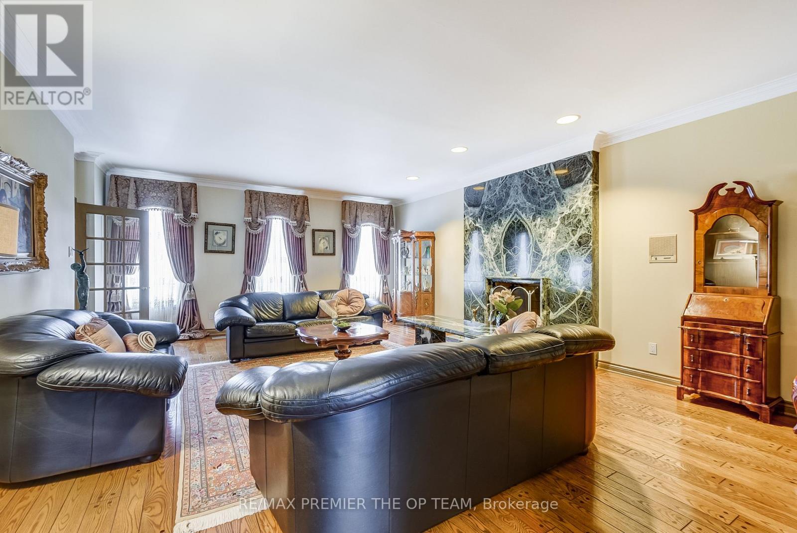 118 Cowan Drive, Vaughan, Ontario  L4L 3E9 - Photo 5 - N12990568