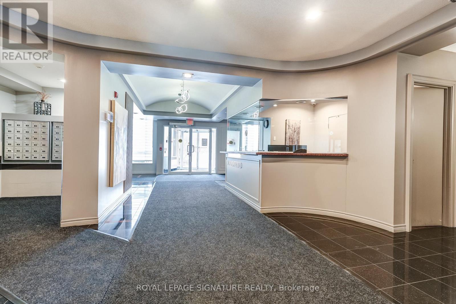 301 - 483 Faith Drive, Mississauga, Ontario  L5R 0A1 - Photo 4 - W12940290