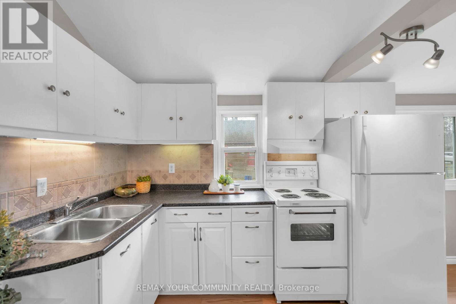 765 Churchill Lane, Georgina, Ontario  L0E 1S0 - Photo 16 - N13003340