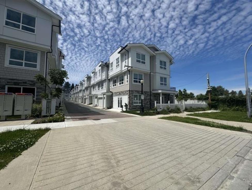 7 8181 135a Street, Surrey, British Columbia  V3W 3N8 - Photo 3 - R3110520