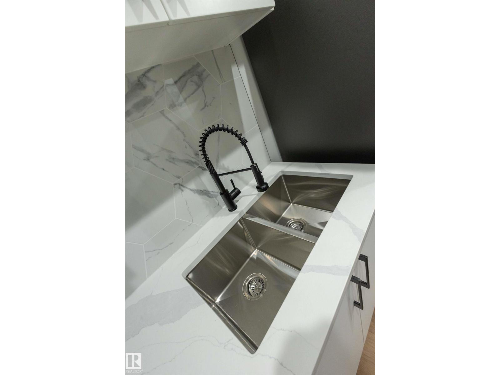 9632 #1 And 9632 #2 110 Ave Nw, Edmonton, Alberta  T5H 1H5 - Photo 15 - E4482417