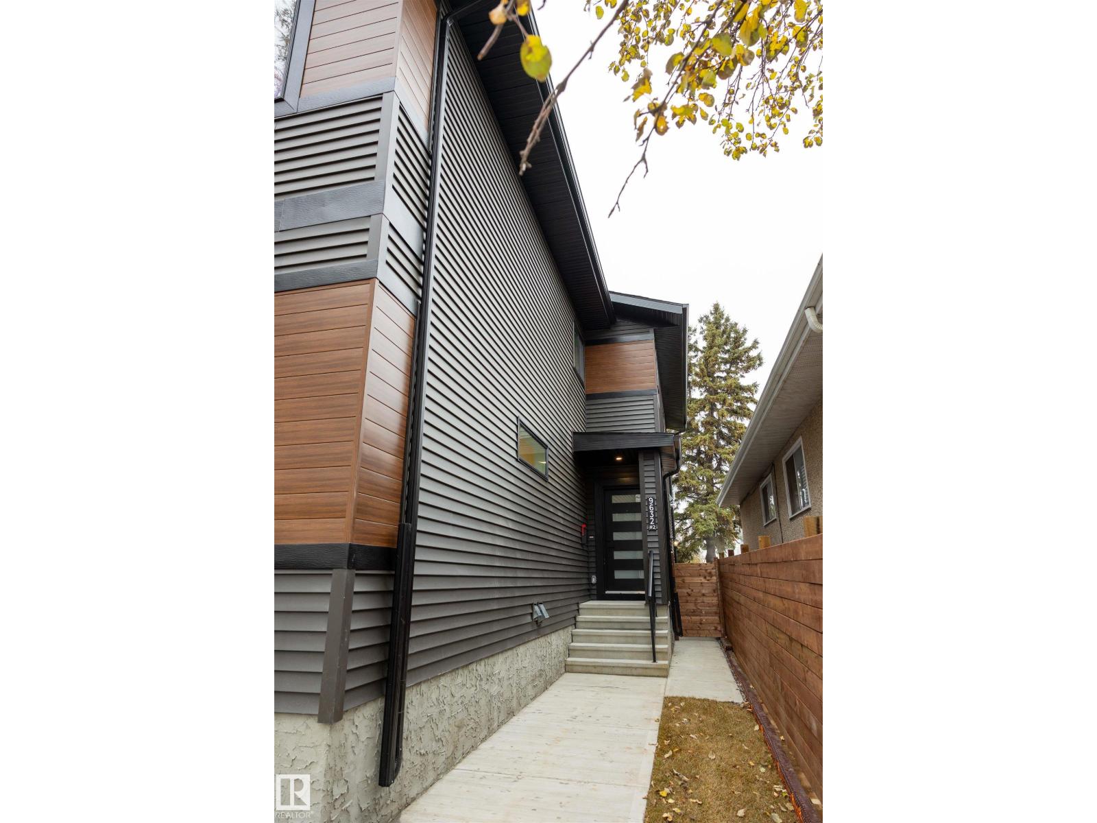 9632 #1 And 9632 #2 110 Ave Nw, Edmonton, Alberta  T5H 1H5 - Photo 22 - E4482417