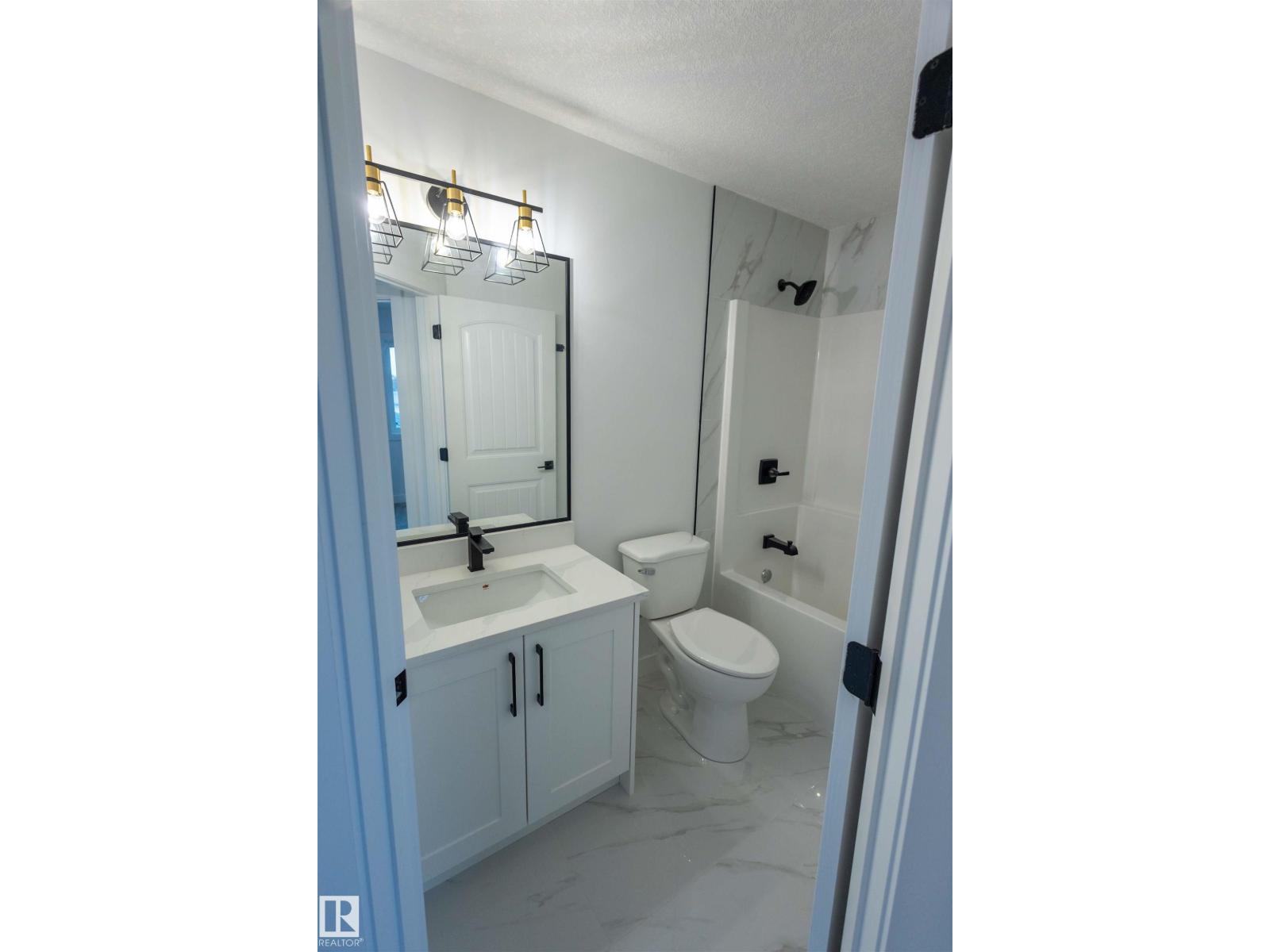 9632 #1 And 9632 #2 110 Ave Nw, Edmonton, Alberta  T5H 1H5 - Photo 30 - E4482417