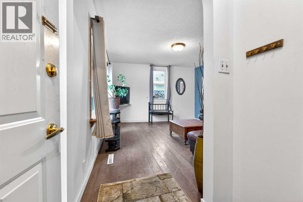 2014 13 Street N, Lethbridge, Alberta  T1H 2V5 - Photo 3 - A2290755